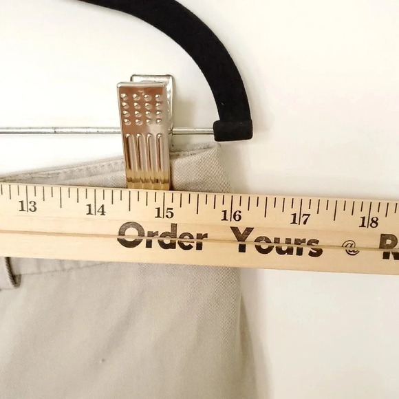 Chicos Womens Pants Size 1 (Medium) Beige Tan Straight Leg Capri Solid Cropped - Picture 8 of 10